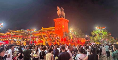 文旅融合促发展古城商圈现活力